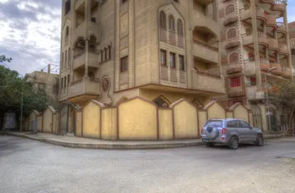 بناية كاملة - 6 غرف نوم - 5 حمامات للبيع في شارع 9 - الهضبة العليا - المقطم - القاهرة