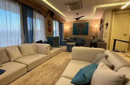 (بنتهاوس  (روف - 3 غرف نوم - 3 حمامات للبيع في فيلدج جيت - المستثمرين الجنوبية - مدينة القاهرة الجديدة - القاهرة