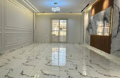 شقة - 3 غرف نوم - 2 حمامات للبيع في البوابة الثالثة القديمة - خفرع - حدائق الاهرام - الجيزة