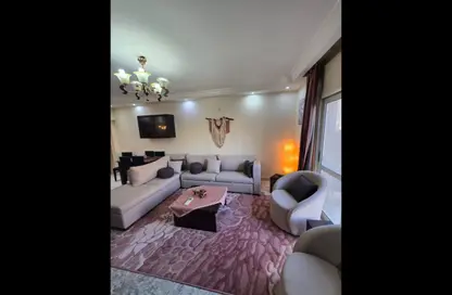 Apartment - 2 Bedrooms - 1 Bathroom for rent in Al Rehab - New Cairo City - Cairo