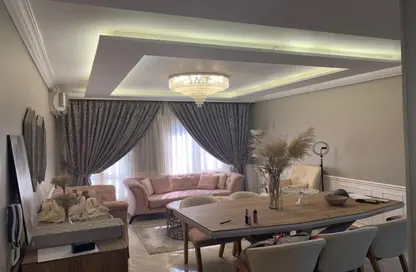 Apartment - 5 Bedrooms - 4 Bathrooms for sale in Village West - Sheikh Zayed Compounds - Sheikh Zayed City - Giza