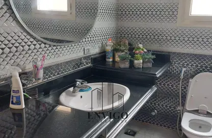 Apartment - 4 Bedrooms - 2 Bathrooms for sale in Sakaliya St. - 6th Zone - Nasr City - Cairo