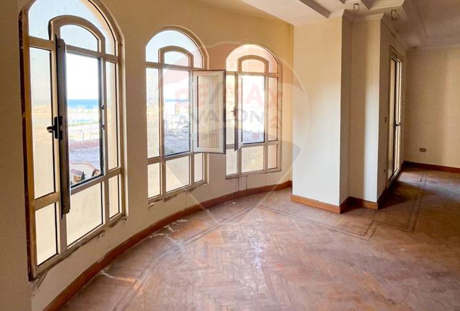 8345800 - Property Image 2