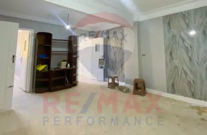 Apartment - 2 Bedrooms - 1 Bathroom for rent in Mahatet Sheds St. - Janaklees - Hay Sharq - Alexandria