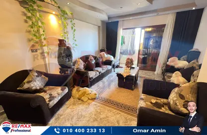 Apartment - 3 Bedrooms - 1 Bathroom for sale in Omar Lotfy St. - Sporting - Hay Sharq - Alexandria