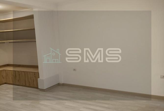 8240045 - Property Image 3