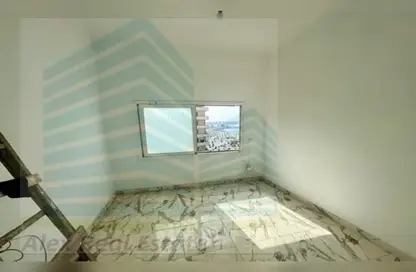 Apartment - 2 Bedrooms - 1 Bathroom for rent in Ali Mostafa Mosharafa St. - El Shatby - Hay Wasat - Alexandria