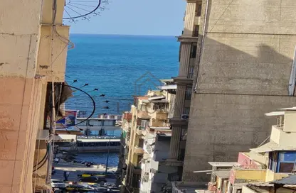 شقة - 3 غرف نوم - 3 حمامات للبيع في شارع ابو قير - جليم - حي شرق - الاسكندرية