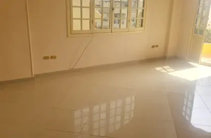 شقة - 3 غرف نوم - 2 حمامات للايجار في شارع 20 - الحي الثاني - التجمع الخامس - مدينة القاهرة الجديدة - القاهرة
