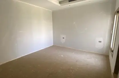 (بنتهاوس  (روف - 3 غرف نوم - 2 حمامات للبيع في جاليريا  مون فالى - المستثمرين الجنوبية - مدينة القاهرة الجديدة - القاهرة