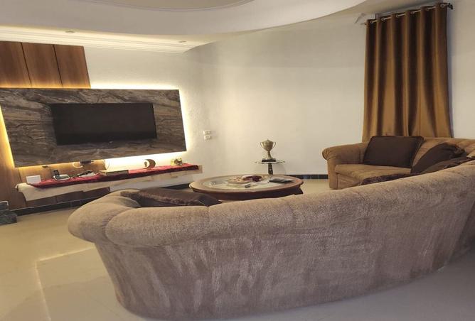 8042313 - Property Image 3