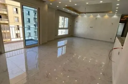 Apartment - 3 Bedrooms - 2 Bathrooms for sale in Village West - Sheikh Zayed Compounds - Sheikh Zayed City - Giza