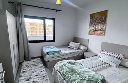 شقة - 2 غرف نوم - 2 حمامات للايجار في كمبوند البروج - كمبوندات الشروق - مدينة الشروق - القاهرة