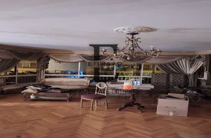 شقة - 3 غرف نوم - 2 حمامات للبيع في شارع حسان العطار - ميدان تريومف - النزهة - القاهرة