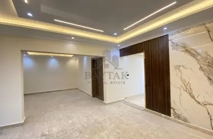 شقة - 3 غرف نوم - 2 حمامات للبيع في شارع الشهيد جلال الدسوقى - وابور المياة - حي وسط - الاسكندرية