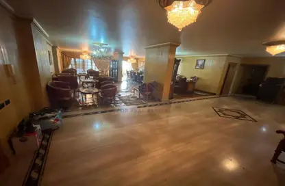 Apartment - 4 Bedrooms - 4 Bathrooms for sale in Tag Al Roasa St. - Saba Basha - Hay Sharq - Alexandria