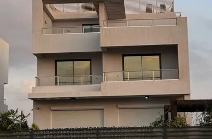 Villa - 4 Bedrooms - 4 Bathrooms for sale in Hood 4 Side St. - Green Belt - 6 October City - Giza