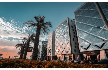 مساحات مكتبية - استوديو - 2 حمامات للايجار في وان قطامية - كمبوندات القطامية - القطامية - مدينة القاهرة الجديدة - القاهرة