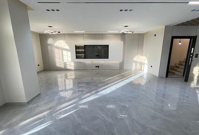 8083736 - Property Image 2