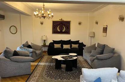 شقة - 3 غرف نوم - 2 حمامات للايجار في شارع الجزيرة الوسطى (شارع يوسف كامل) - الزمالك - القاهرة
