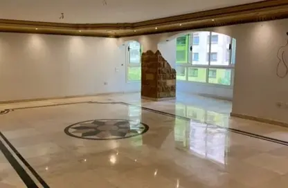 Apartment - 3 Bedrooms - 1 Bathroom for rent in Moez Al Dawla St. - 6th Zone - Nasr City - Cairo