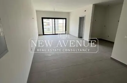 شقة - 2 غرف نوم - 3 حمامات للبيع في كمبوند البروج - كمبوندات الشروق - مدينة الشروق - القاهرة