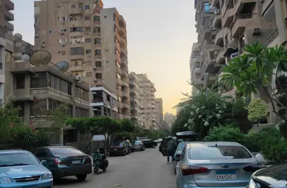 شقة - 3 غرف نوم - 2 حمامات للبيع في شارع عبد الرحمن صدقي - المنطقة السادسة - مدينة نصر - القاهرة