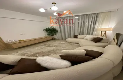 شقة - 3 غرف نوم - 2 حمامات للايجار في مون ريزيدنس - فيفث سكوير - التجمع الخامس - مدينة القاهرة الجديدة - القاهرة