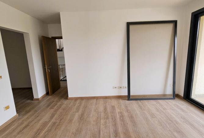 8022227 - Property Image 2