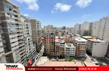 شقة - 6 غرف نوم - 2 حمامات للبيع في شارع شعراوي - لوران - حي شرق - الاسكندرية