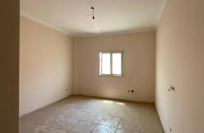 Apartment - 3 Bedrooms - 2 Bathrooms for sale in Doctor Ali Mosharafa St. - Al Narges 6 - Al Narges - New Cairo City - Cairo