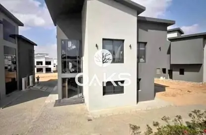 Villa - 5 Bedrooms - 3 Bathrooms for sale in Creek Town - The 1st Settlement - New Cairo City - Cairo