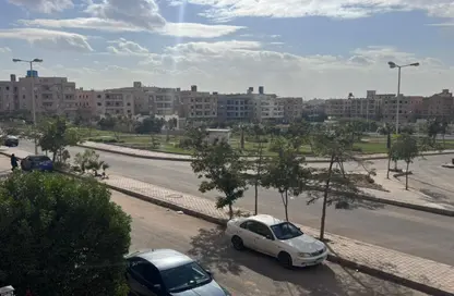 شقة - 3 غرف نوم - 2 حمامات للبيع في المنطقة السادسة شرق - مدينة الشروق - القاهرة