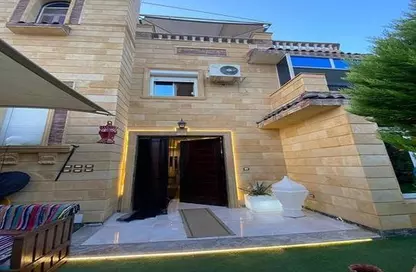 Villa - 5 Bedrooms - 4 Bathrooms for sale in Ahmed Farid St. - Heliopolis Square - El Nozha - Cairo