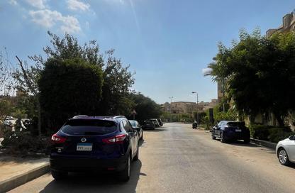 Apartment - 3 Bedrooms - 2 Bathrooms for sale in Ganoob El Acadimia - New Cairo City - Cairo