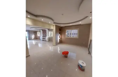 Apartment - 3 Bedrooms - 3 Bathrooms for sale in Dr Al Batrawy St. - 1st Zone - Nasr City - Cairo