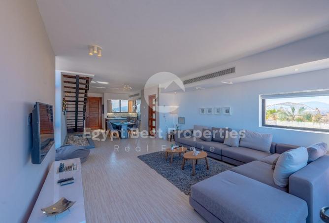 8051176 - Property Image 2