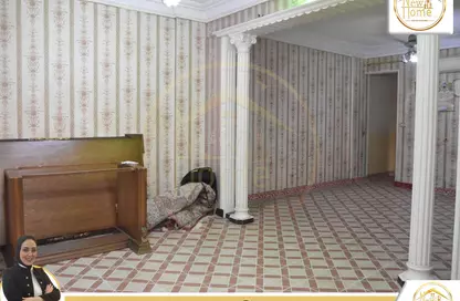شقة - 3 غرف نوم - 2 حمامات للبيع في شارع مصطفى كامل - محرم بك - حي شرق - الاسكندرية