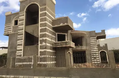 Villa - 3 Bedrooms - 4 Bathrooms for sale in Al Hayah Residence - 3rd District West - Shorouk City - Cairo