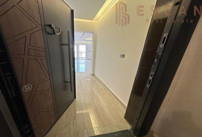 8222161 - Property Image 3