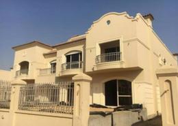 فيلا - 5 غرف نوم - 4 حمامات for للبيع in الباتيو 5 ايست - الباتيو - كمبوندات الشروق - مدينة الشروق - القاهرة