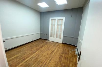 Apartment - 3 Bedrooms - 1 Bathroom for rent in Mahmoud Bassiouny St. - Qasr El Nil - Downtown - Cairo