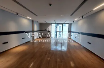 Office Space - Studio - 2 Bathrooms for sale in Hyde Park Business District Mall - South Teseen St. - The 5th Settlement - New Cairo City - Cairo