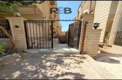Apartment - 3 Bedrooms - 3 Bathrooms for sale in Ganoob El Acadimia - New Cairo City - Cairo