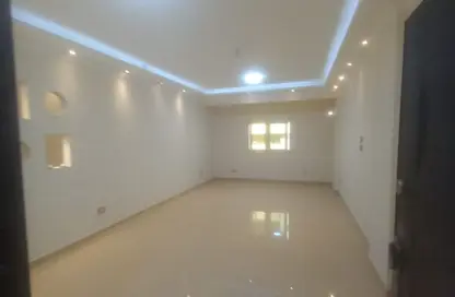 مكتب عمل جماعي - استوديو - 2 حمامات للايجار في شارع زيزينيا - المستثمرين الجنوبية - مدينة القاهرة الجديدة - القاهرة