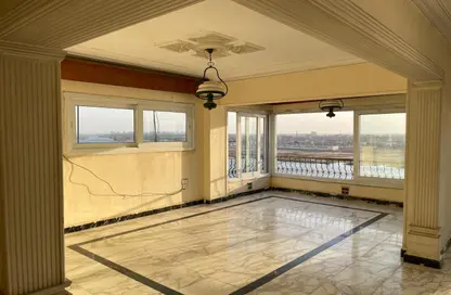 Apartment - 2 Bedrooms - 2 Bathrooms for sale in Cornish El Nile St. - Maadi - Hay El Maadi - Cairo