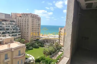 شقة - 3 غرف نوم - 3 حمامات للبيع في شارع الاقبال - لوران - حي شرق - الاسكندرية