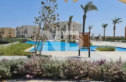 Chalet - 2 Bedrooms - 2 Bathrooms for sale in Makadi Orascom Resort - Makadi - Hurghada - Red Sea