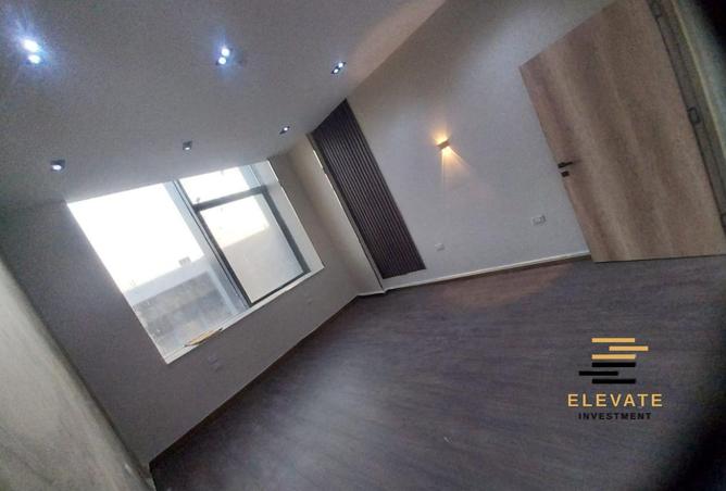 8240636 - Property Image 2