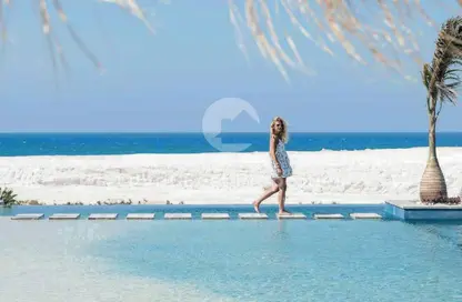 شاليه - 2 غرف نوم - 3 حمامات للبيع في المصيف - راس الحكمة - الساحل الشمالي